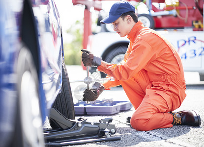 車輛拋錨之后 一份你未必用得上、但該知道的救援指南